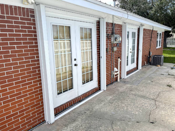 shutters on home in clewiston