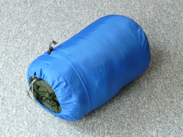 Comfort items such as sleeping bags and clothes should be included in a hurricane emergency kit