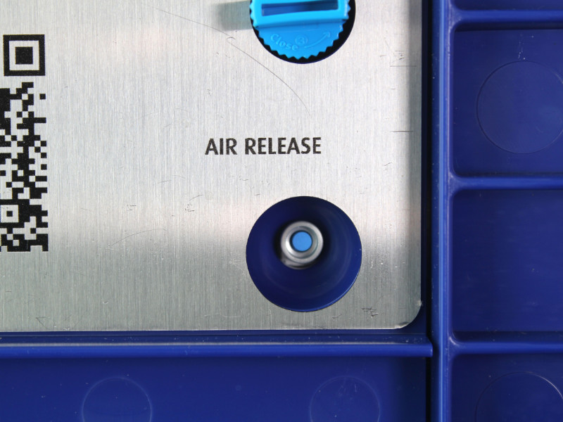 Inflatable seal with pressure gauge and air release system